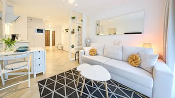Studiosuite (15) | Wohnbereich | Plasmafernseher