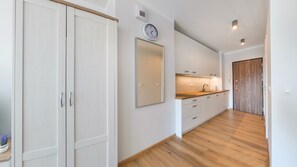 SuĂte estĂșdio (18) | Cozinha americana privada | Geladeira, cooktop, chaleira elĂ©trica