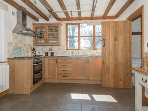 Lave-vaisselle, batterie de cuisine, vaisselle et ustensiles