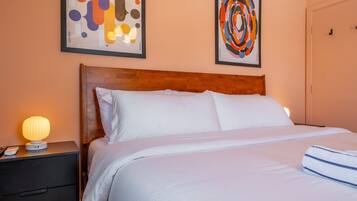 1 habitación, escritorio, tabla de planchar con plancha y wifi