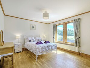 3 quartos, Wi-Fi de cortesia, roupa de cama