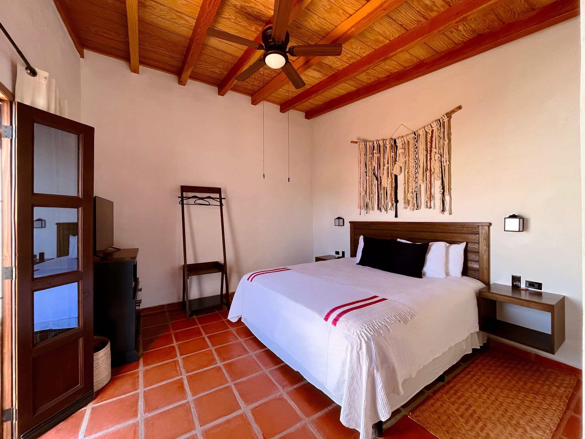 deluxe room | 1 bedroom, in-room safe, individually decorated, individually furnished