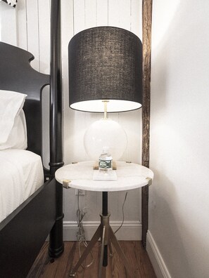 Miss Anna James Room | Individuell inredning, unika möbler och strykjärn/strykbräda