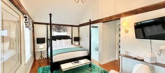 James Pharmacy Bed & Breakfast