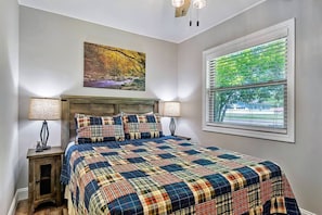 3 bedrooms, desk, iron/ironing board, travel crib
