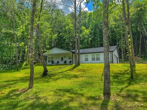 Exterior - Modern barndo, with game room and hot tub (Lancaster)