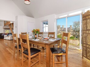 Dining - 3 bedroom accommodation in Llanrhian (Llanrhian)