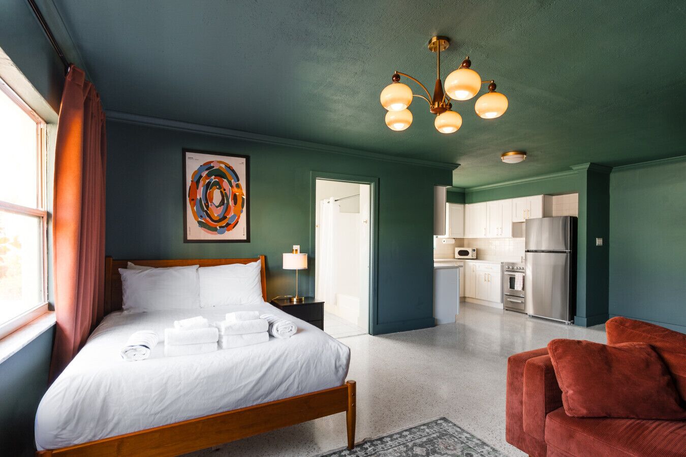 1 soverom, skrivebord, strykejern/-brett og wi-fi