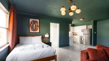 1 soverom, skrivebord, strykejern/-brett og wi-fi