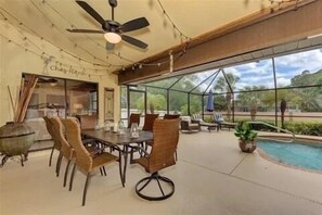 A heated pool - Large home with private heated pool, mins from golf, beaches, and restaurants. (North Port)