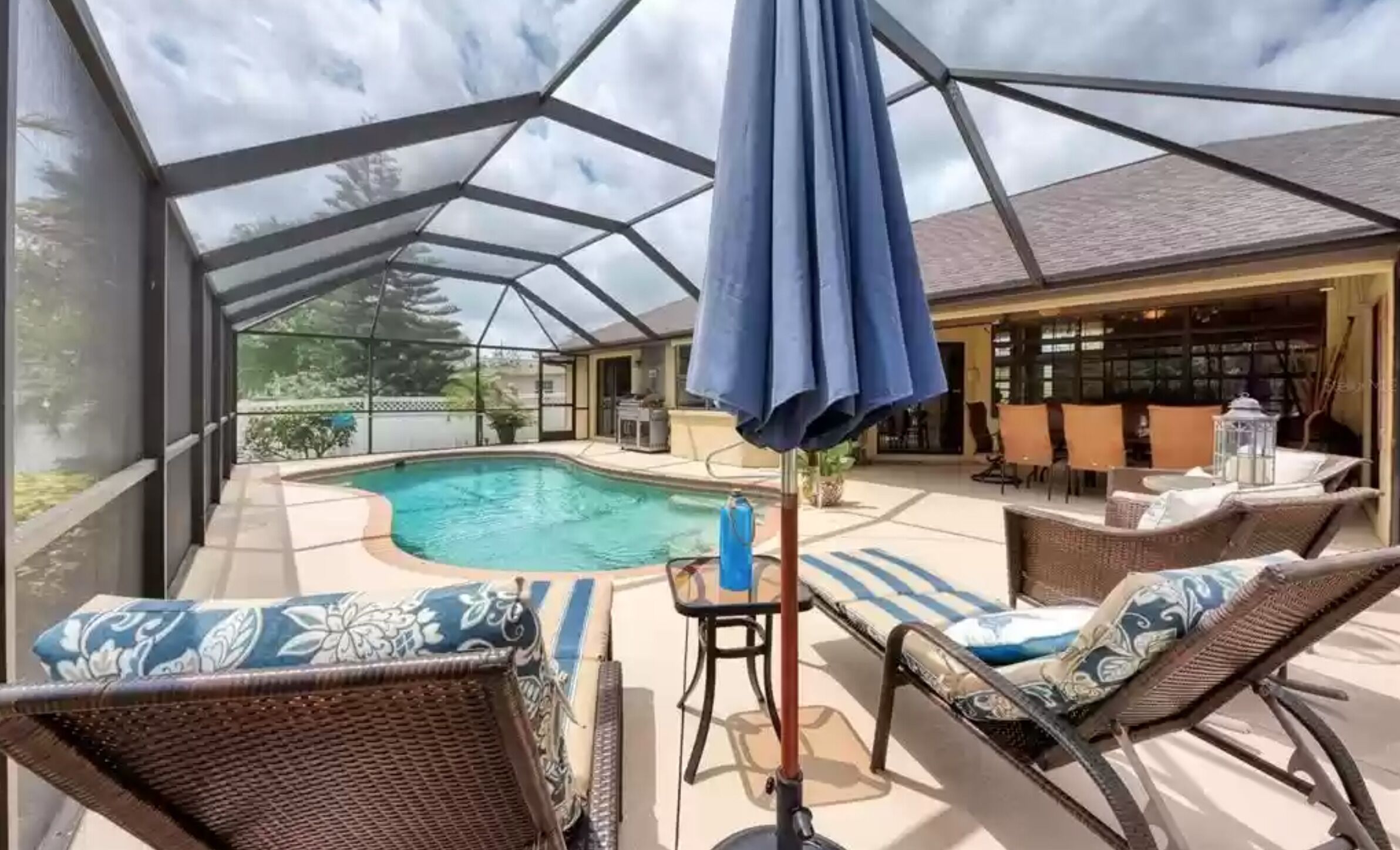 حمّام سباحة مُدفَّأ