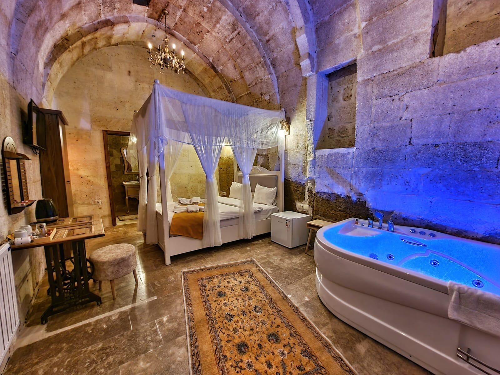 Balayi Odasi - Jakuzili | Blackout drapes, travel crib, free WiFi