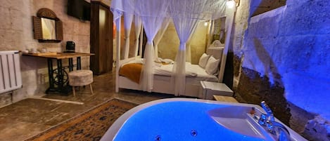 Balayi Odasi - Jakuzili | Rideaux occultants, lit parapluie, Wi-Fi gratuit