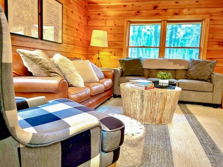 TV, fireplace. Family&Pet Friendly*SLOPE SIDE*Fireplace*Stylish