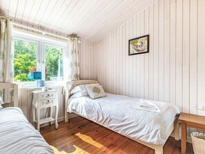 3 bedrooms, memory-foam beds, free WiFi, bed sheets