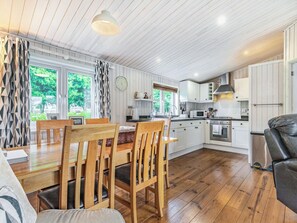 Open plan living space | Laurel Lodge, Derby - 3 bedroom accommodation in Derby (Derby)