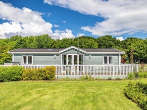 A single-story house with a white porch and a fenced yard. - 3 bedroom accommodation in Derby (Derby)