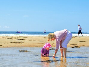 Beach - 2 bedroom accommodation in Harlech (Harlech)