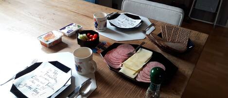 Daily local cuisine breakfast for a fee