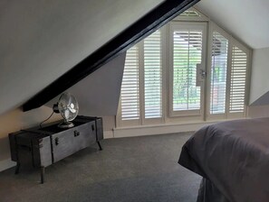 3 chambres, fer et planche à repasser, Wi-Fi, draps fournis