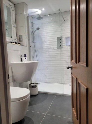 "NEW" Luxury Penthouse on Waterside Knaresborough
