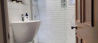 "NEW" Luxury Penthouse on Waterside Knaresborough