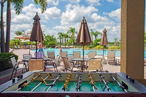 Outdoor pool - Spacious and Modern Townhome! Close to Attractions and Conventions Center! 3vc5014-10 (Orlando)