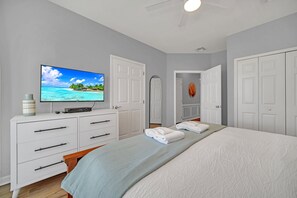 Villa (3 Bedrooms) | 3 bedrooms, laptop workspace, iron/ironing board, bed sheets - Spacious and Modern Townhome! Close to Attractions and Conventions Center! 3vc5014-10 (Orlando)