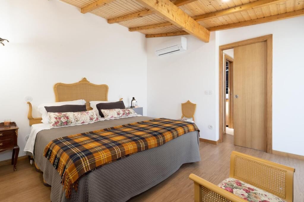 1 dormitorio, tabla de planchar con plancha, wifi gratis y ropa de cama