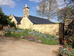 المنشأة من الخارج