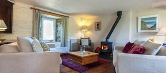 Charming Ceibwr Cove holiday cottage on the north Pembrokeshire coast.