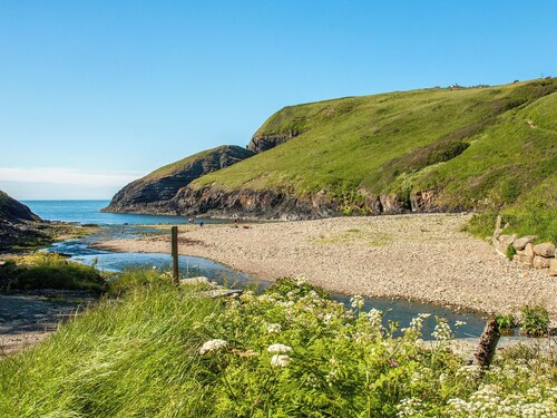 Charming Ceibwr Cove holiday cottage on the north Pembrokeshire coast.