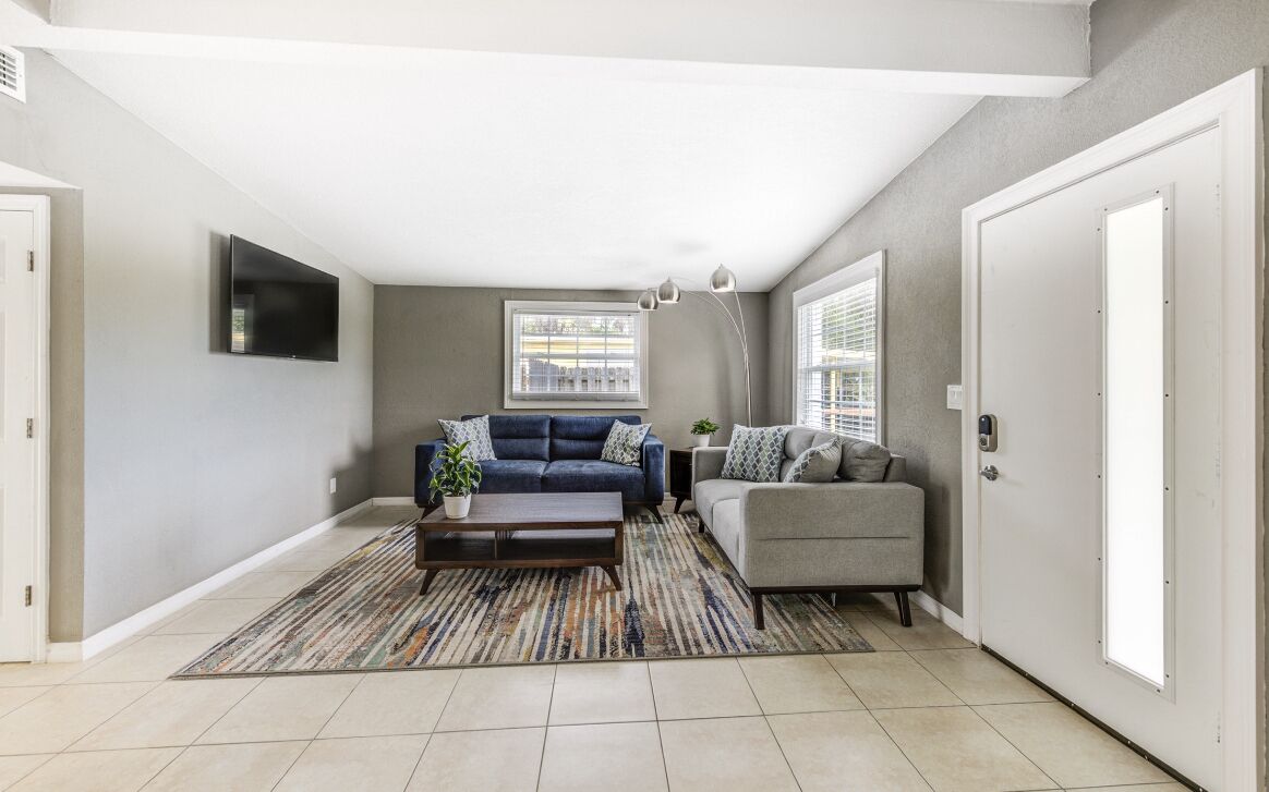 Beautiful 3 bedroom residential home with pool