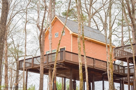 Exterior. Romantic Treehouse Paradise