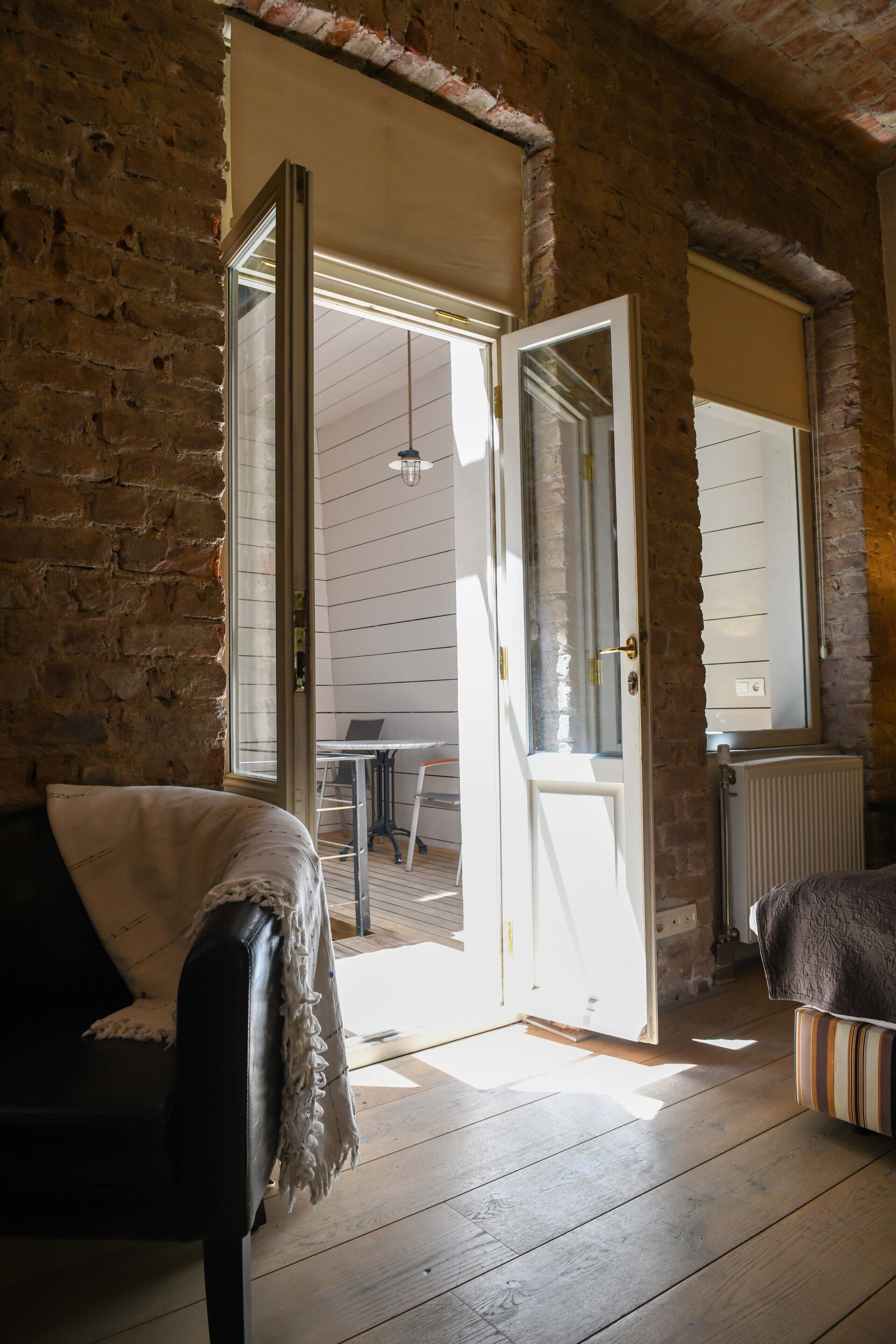 Kahden hengen superior-huone, 1 parisänky, parveke | Minibaari, tallelokero huoneessa, yksilöllisesti sisustettu