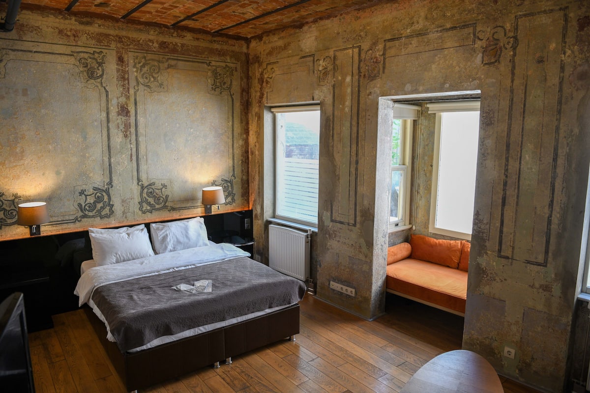 1 quarto, frigobar, cofres nos quartos, individualmente decorados