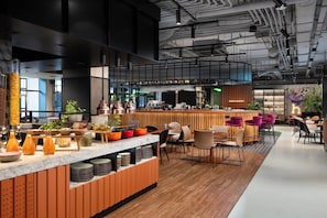 Dagelijks ontbijtbuffet (PLN 89 per persoon)