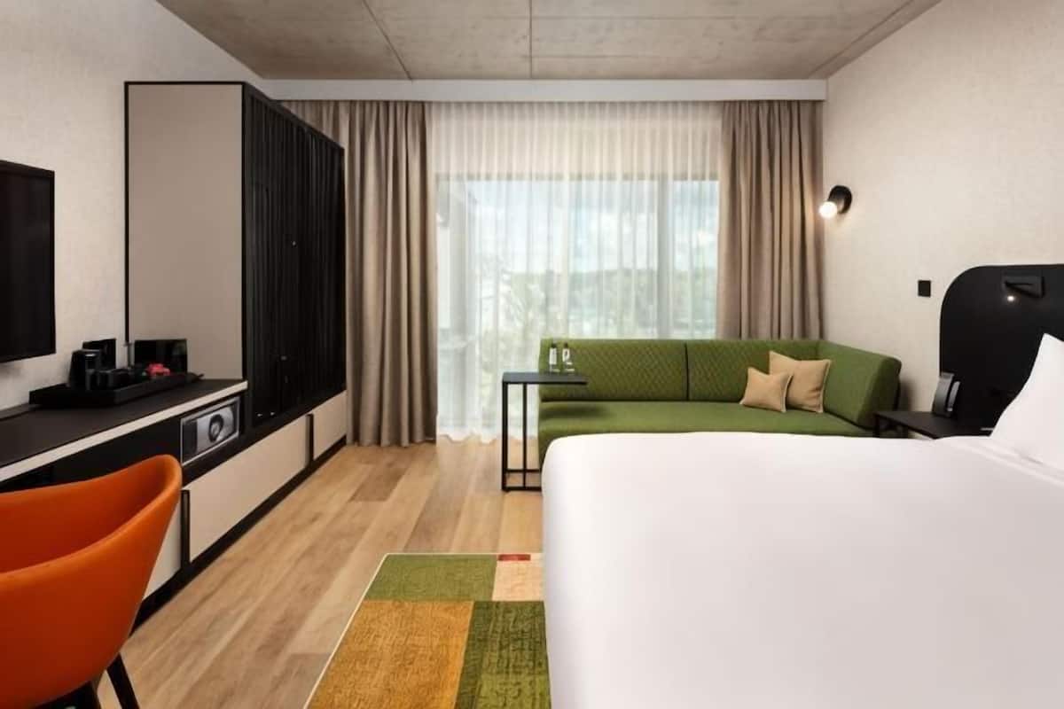 1 bedroom, premium bedding, down duvets, in-room safe