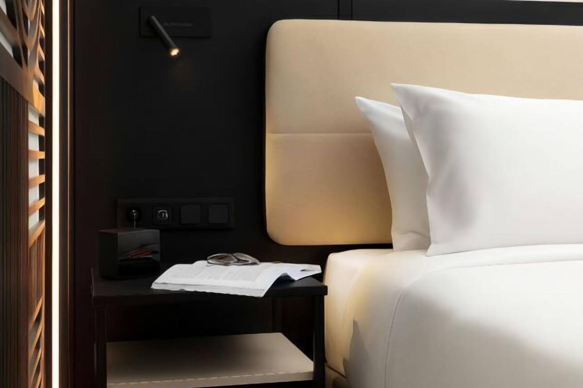 1 chambre, literie de qualité, couette en duvet