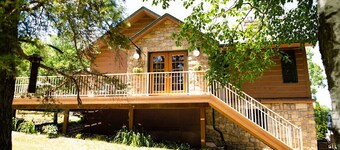 5 bed, 2 bath Lake Home, screen porch, 2 kayaks, patio,  otter island.