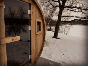 Property grounds - 5BR Lakefront Home on Lake Louisa: Sauna, Screen Porch, Patio, Fireplace (South Haven)