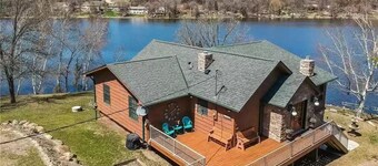 5BR Lakefront Home on Lake Louisa: Sauna, Screen Porch, Patio, Fireplace