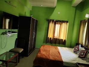 House | 1 bedroom, iron/ironing board, free WiFi, bed sheets - Remarkable 1-bed House in Bhimtal (Nainital)