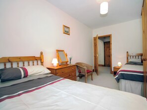 4 室のベッドルーム、WiFi (無料)、ベッドシーツ