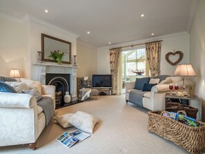 Living area - 4 bedroom accommodation in Little Haven (Little Haven)
