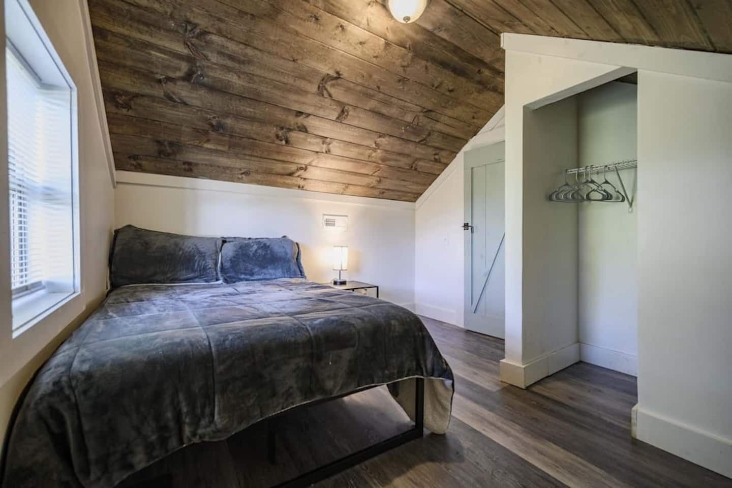 3 bedrooms, iron/ironing board, travel crib, free WiFi