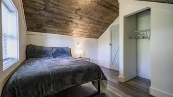 3 bedrooms, iron/ironing board, travel crib, free WiFi