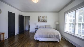 4 bedrooms, iron/ironing board, free WiFi, bed sheets