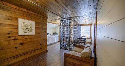 Beautiful And Spacious Fully Renovated Farmhouse