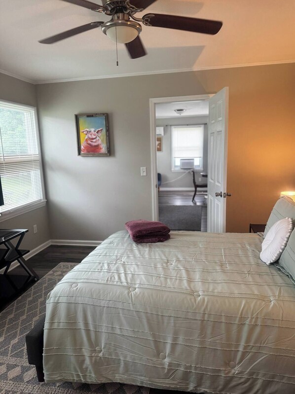 2 bedrooms, iron/ironing board, free WiFi, bed sheets